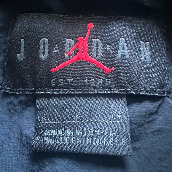 Jordan Women's Black Short-Sleeve Jacket - Picture 2 of 4